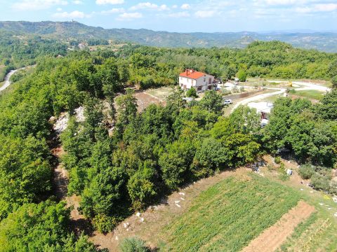 Pićan, building plot on the edge of the village with an open view