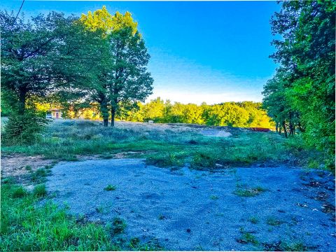 Poreč, surroundings, spacious land and facility for catering and tourist purposes!