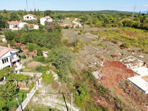 Labin, surroundings, building land in an excellent location