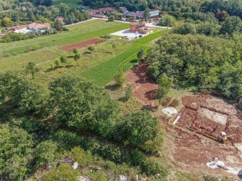 Žminj, surroundings, land in a peaceful environment