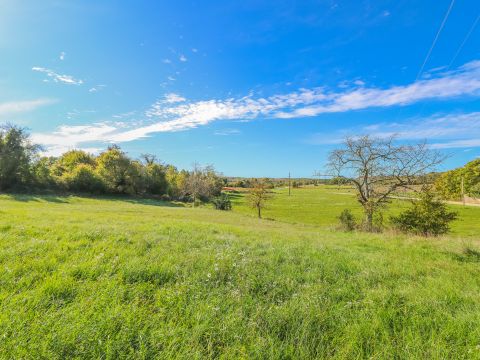 Oprtalj, surroundings! Building plot in a quiet location!