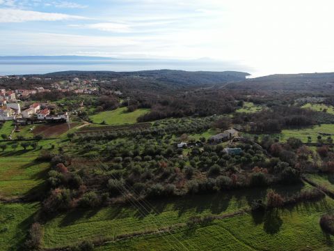 Marčana, surroundings, complex of construction and agricultural land