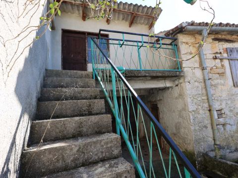 Ger&auml;umiges Haus zur Renovierung in der N&auml;he von Hum