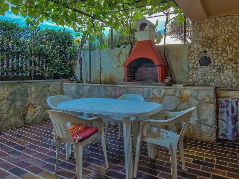 Novigrad, nice ground floor apartment near the city and the sea!