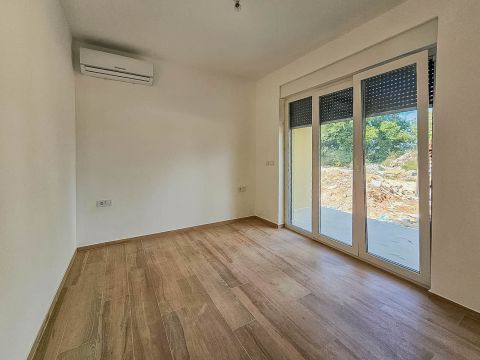 Poreč, Tar! Novi predivan stan u prizemlju s vrtom!