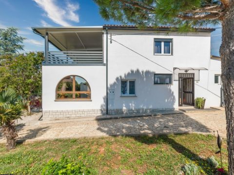 Poreč, surroundings, spacious house in a sought-after location