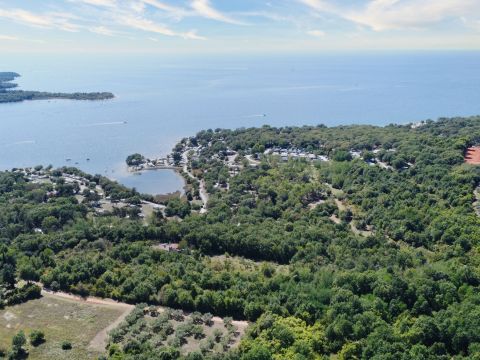 Poreč, surroundings, Land, tourist zone, right by the sea (T2, T3)