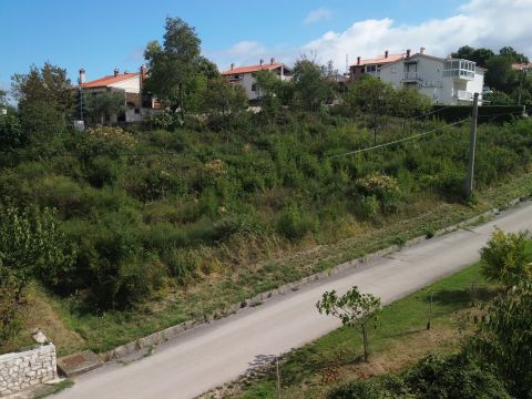 Labin, zazidljivo zemljišče na odlični lokaciji