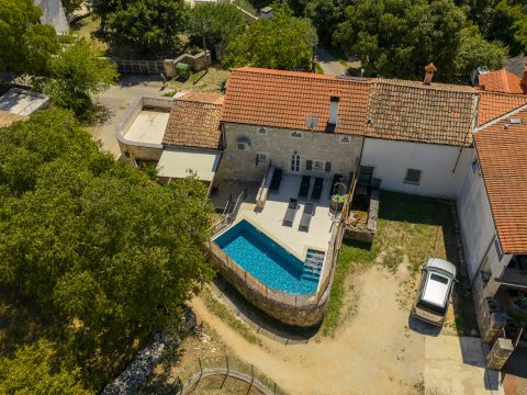 OPPORTUNITY! Authentic stone house with a pool near Rovinj