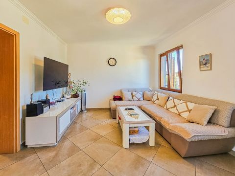 Umag, house with 2 apartments 500 meters from the sea!