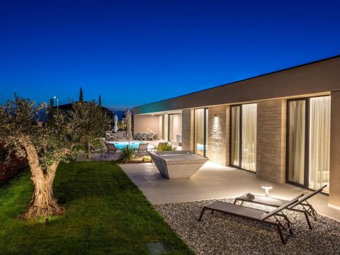 Poreč, Exclusive smart home villa with open view