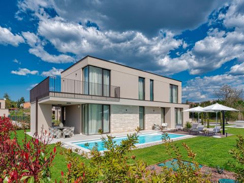 Poreč, Exclusive smart home villa with open view