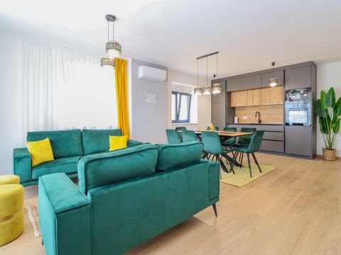 Umag, centar! Moderna kuća na traženoj lokaciji!