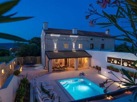 Region Pula, Authentisch renoviertes Haus mit Pool