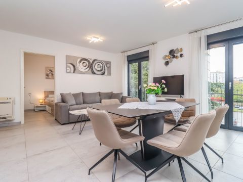 Istra, Pula, Premium, Neubau mit Drei Apartments und Garage