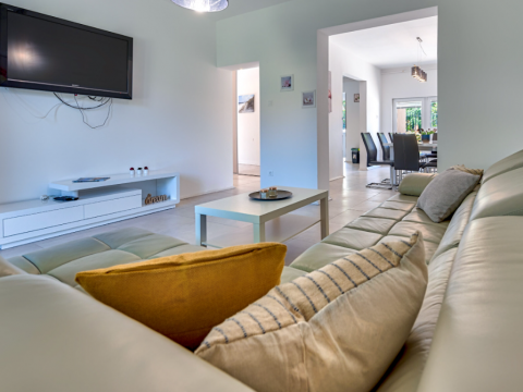 Geräumiges Haus mit Swimmingpool in Ližnjan