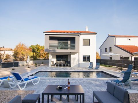 &Scaron;ILO, NEUES FERIENHAUS MIT SCHWIMMBAD