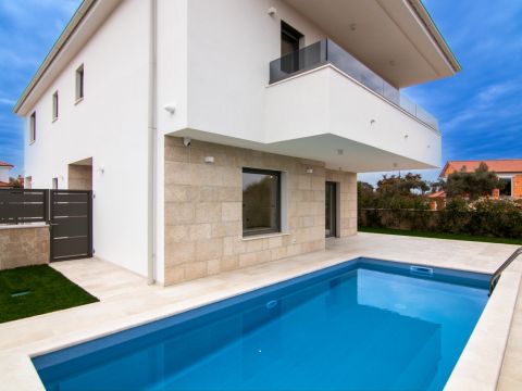 KRK, MALINSKA, POL-SAMOSTOJNA HI&Scaron;A Z BAZENOM