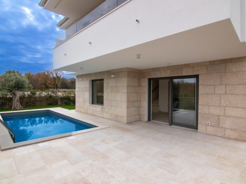 KRK, MALINSKA, POL-SAMOSTOJNA HI&Scaron;A Z BAZENOM