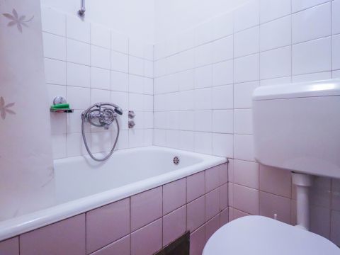 One-bedroom apartment in Ravnice across from Maksimir Park