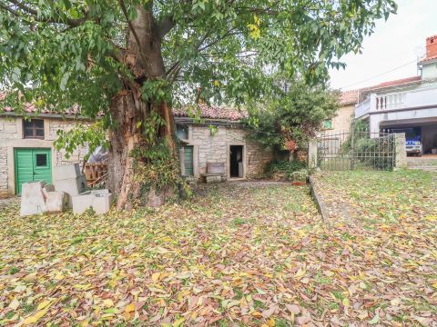 Istrsko posestvo z več objekti v bližini čudovitih plaž