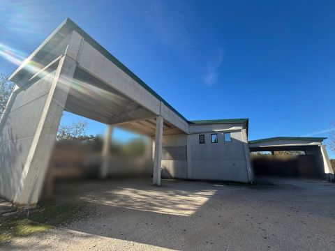 Buje, Umgebung &ndash; Lagerhalle in ruhiger Lage!