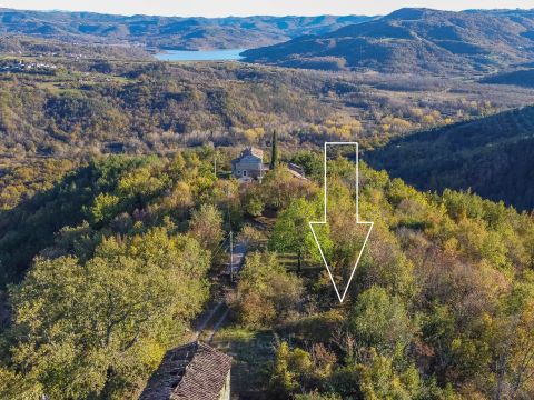 Motovun, Grundst&uuml;ck mit gro&szlig;em Entwicklungspotenzial!