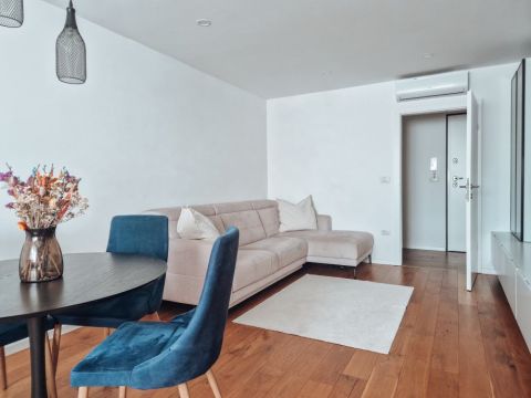 Poreč &ndash; moderne Erdgeschosswohnung mit Garten und Terrasse