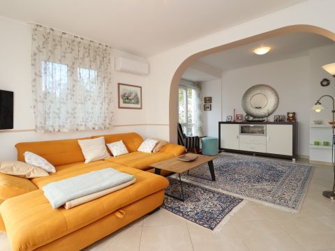 Poreč, kuća sa dva stana i pogledom na more