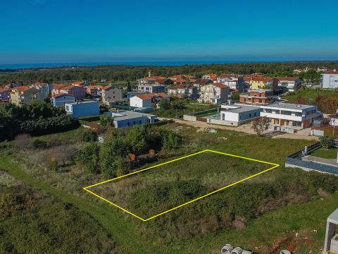 Novigrad, beautiful land plot of 659 m2 in a quiet village!