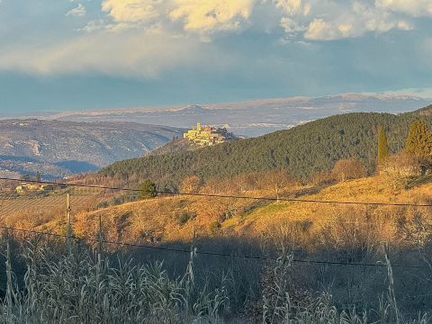 Motovun, das ideale Baugrundst&uuml;ck f&uuml;r Ihr Zuhause in Istrien!