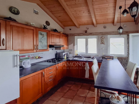 Poreč, prilika, prostran stan sa ljetnom kuhinjom