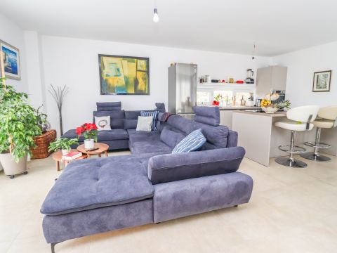 New modern house with swimming pool in Banjole