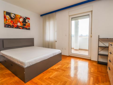 Pula, Veruda: Sea and city, parking and storage