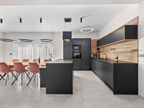 Fažana &ndash; Luxusvilla mit Innenpool, 300 m vom Meer entfernt!