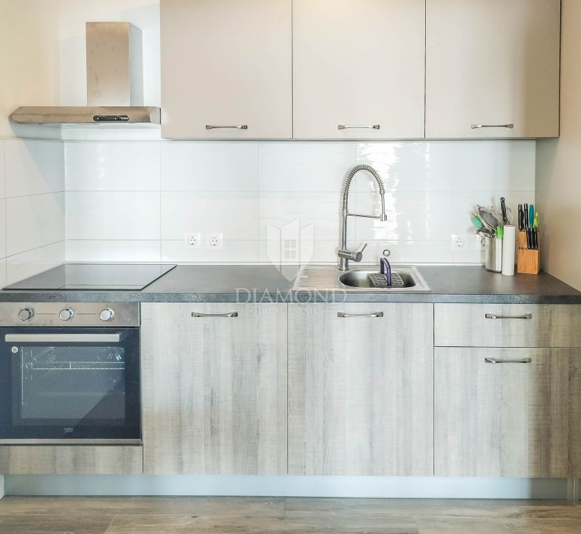 Poreč, spacious apartment for rent near the city!