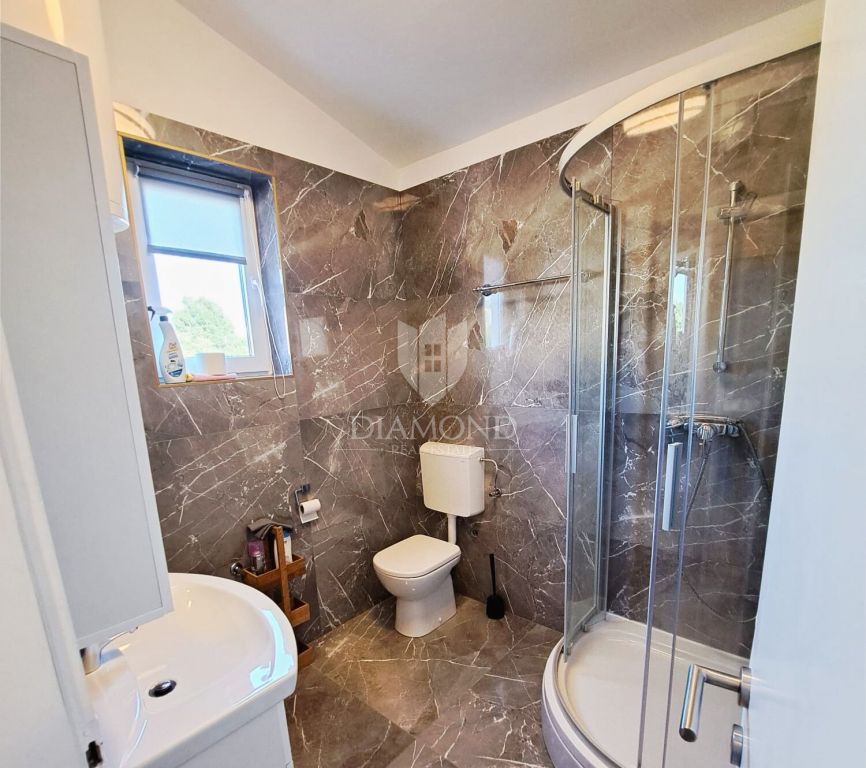 Poreč, okolica, prostorna hi&scaron;a na iskani lokaciji