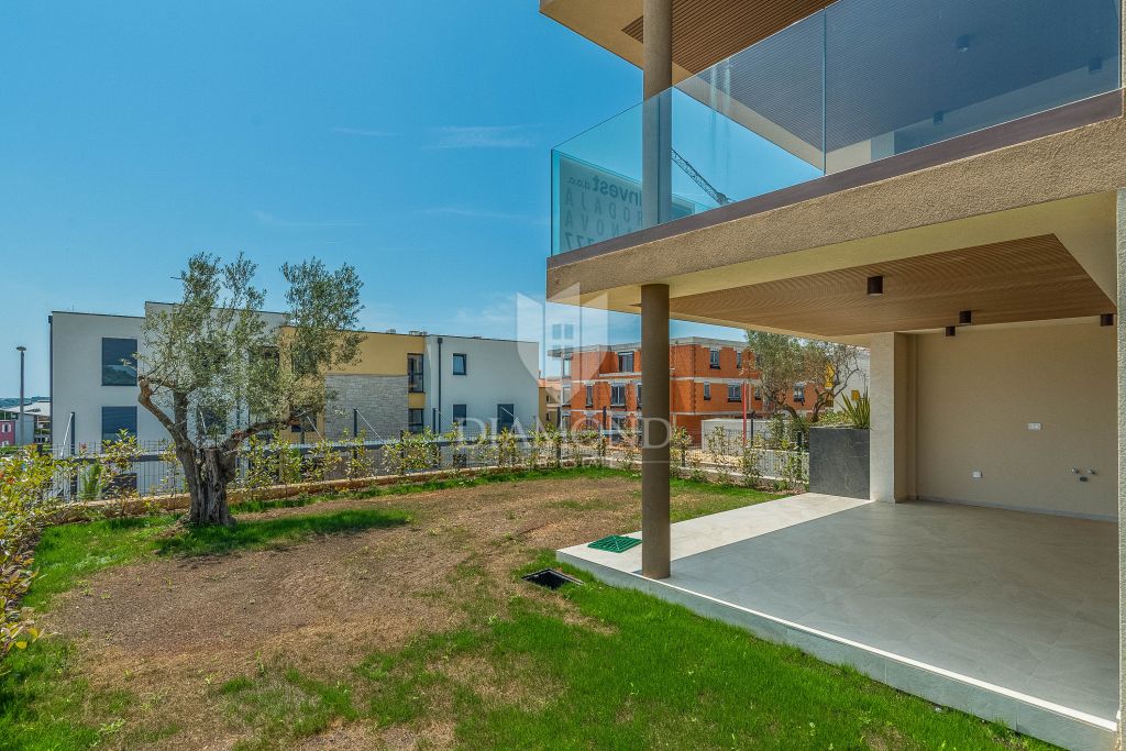 Novigrad, new apartment 94 m2 on the ground floor with a private garden of 148 m2!