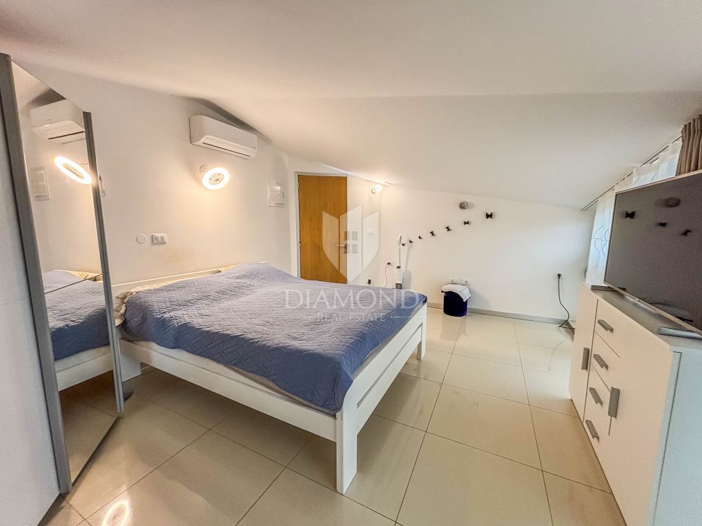 Novigrad, modern apartment with elevator and balcony!