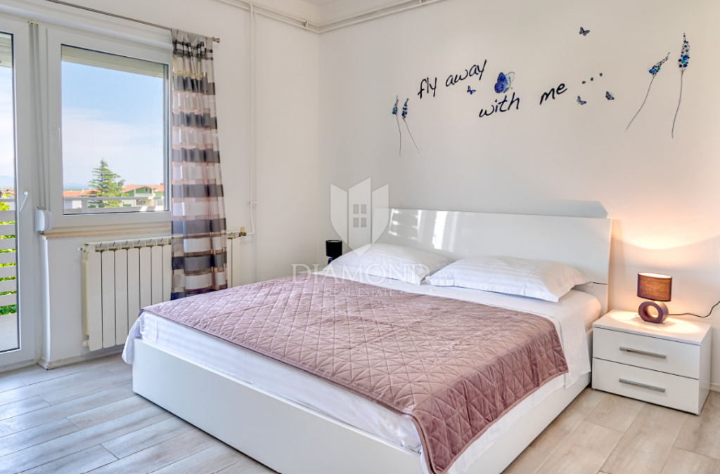 Spacious house with swimming pool in Ližnjan