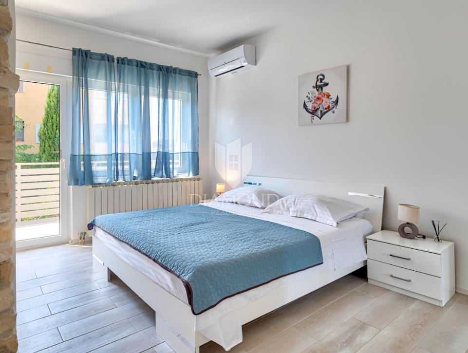 Spacious house with swimming pool in Ližnjan