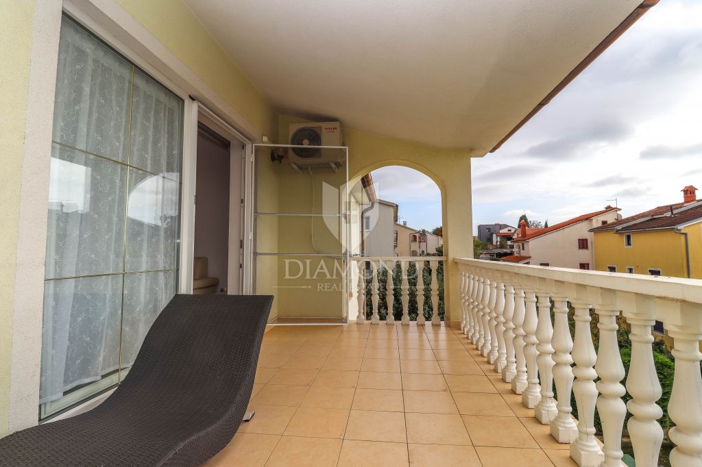 Pula, Veli Vrh &ndash; Ger&auml;umiges Haus mit mehreren Wohneinheiten, Garage und sch&ouml;nem Garten!