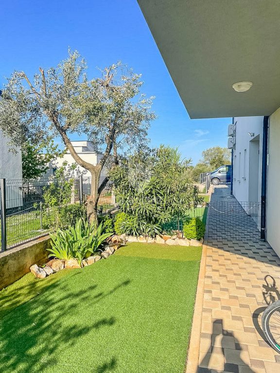 Umgebung Fažana, 500 m vom Meer, Wohnung mit Garten