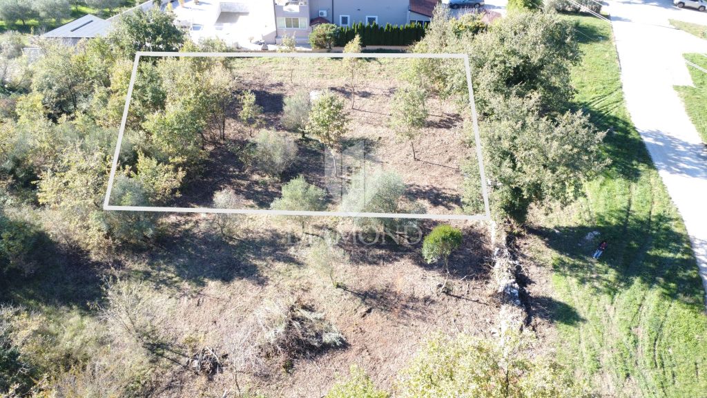 OPPORTUNITY! Poreč &ndash; 640 m&sup2; plot with sea view