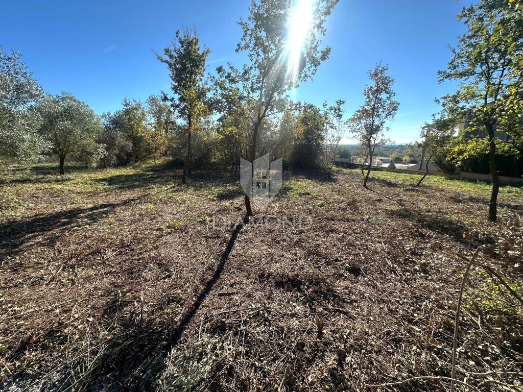 OPPORTUNITY! Poreč &ndash; 640 m&sup2; plot with sea view