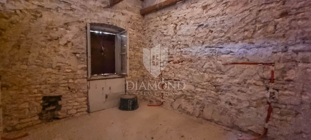 GELEGENHEIT! Heuballen, Steinhaus, Scheune und Garten im Zentrum