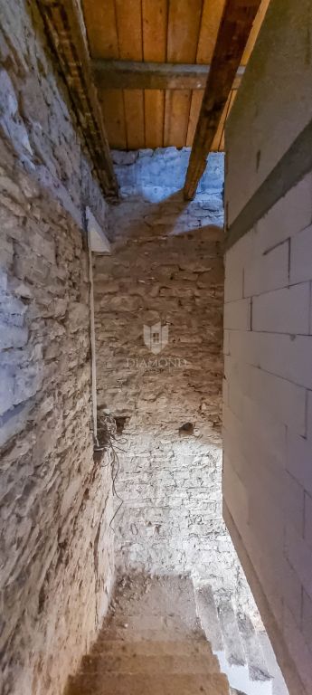 GELEGENHEIT! Heuballen, Steinhaus, Scheune und Garten im Zentrum