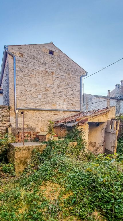 GELEGENHEIT! Heuballen, Steinhaus, Scheune und Garten im Zentrum