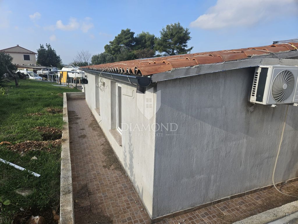 OPPORTUNITY!! ROVINJ! THREE HOUSES AND A SWIMMING POOL!