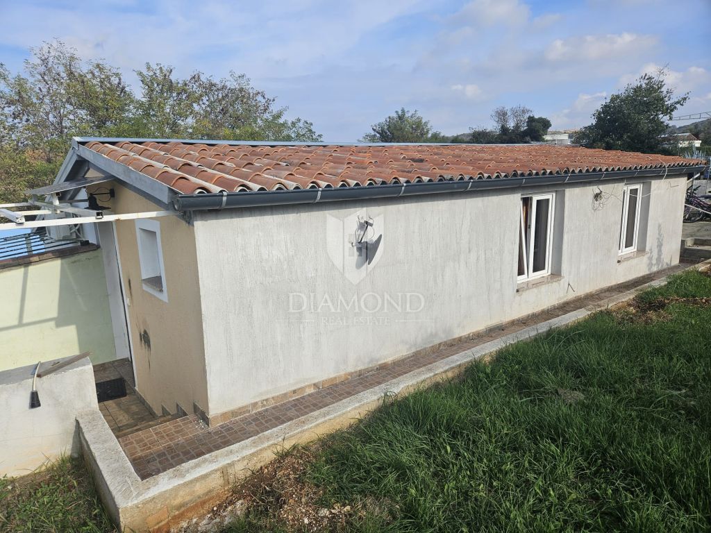 OPPORTUNITY!! ROVINJ! THREE HOUSES AND A SWIMMING POOL!